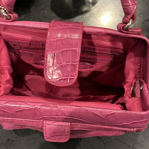 Magenta crocodile purse (faux) - Picture 4 of 10